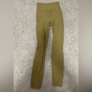 Lululemon leggings with pockets and warm, fleece lining